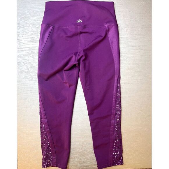 Alo Yoga High Waisted Patina Capris Stretch Purple Size Medium - Picture 3 of 3